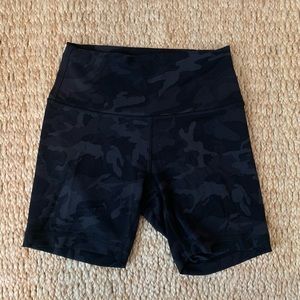 Wunder Train High-Rise Short 6"